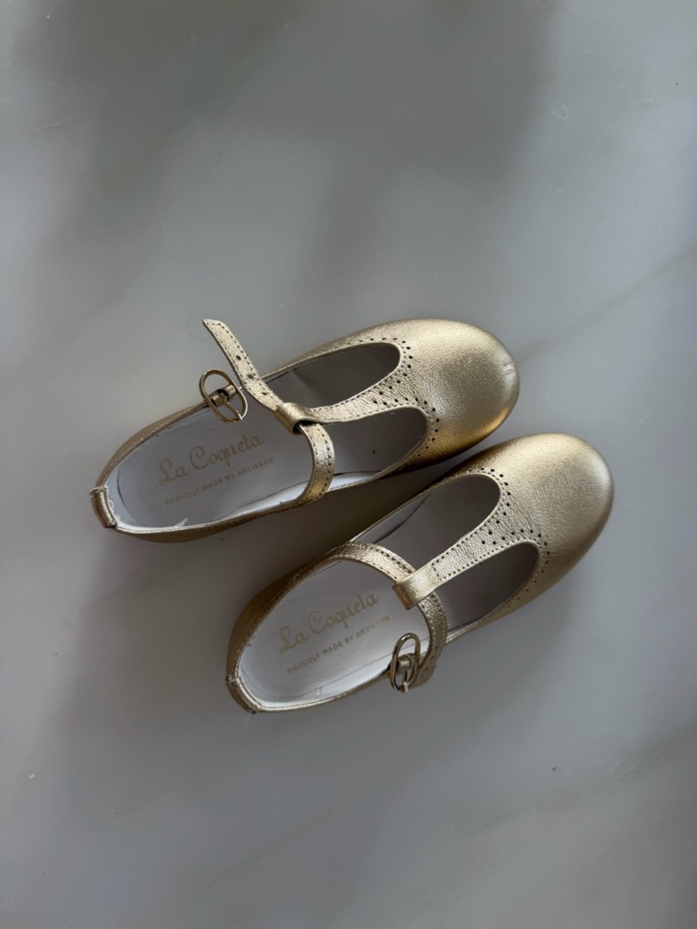 La Coqueta (never worn) Gold T-Strap Girls Dress Shoes EU 25